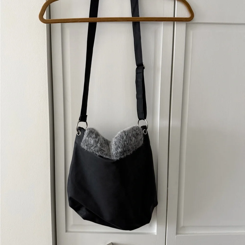 Vintage Faux Leather & Faux Fur Hobo Bag Black Crossbody Slouchy Y2K - Picture 9 of 10